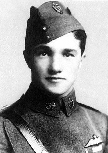 Albert Ball by Not stated - Franks, Norman (2000). Nieuport Aces of World War 1. Oxford: Osprey. ISBN 1855329611: p. 6, Public Domain, https://commons.wikimedia.org/w/index.php?curid=10113950
